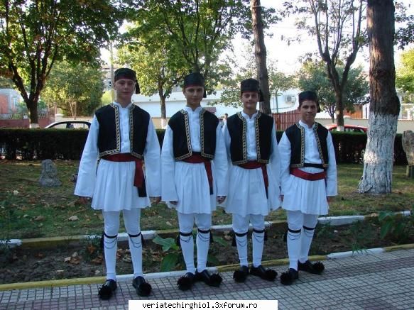 baietii prea talentati :* poze....